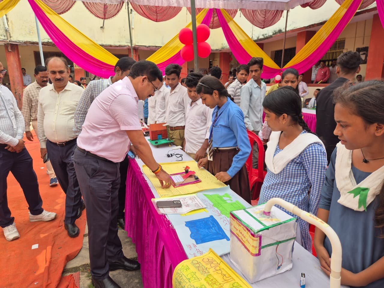 जालौन में विज्ञान प्रदर्शनी का लोकार्पण, विद्यार्थियों के नवाचारों को मिली सराहना
