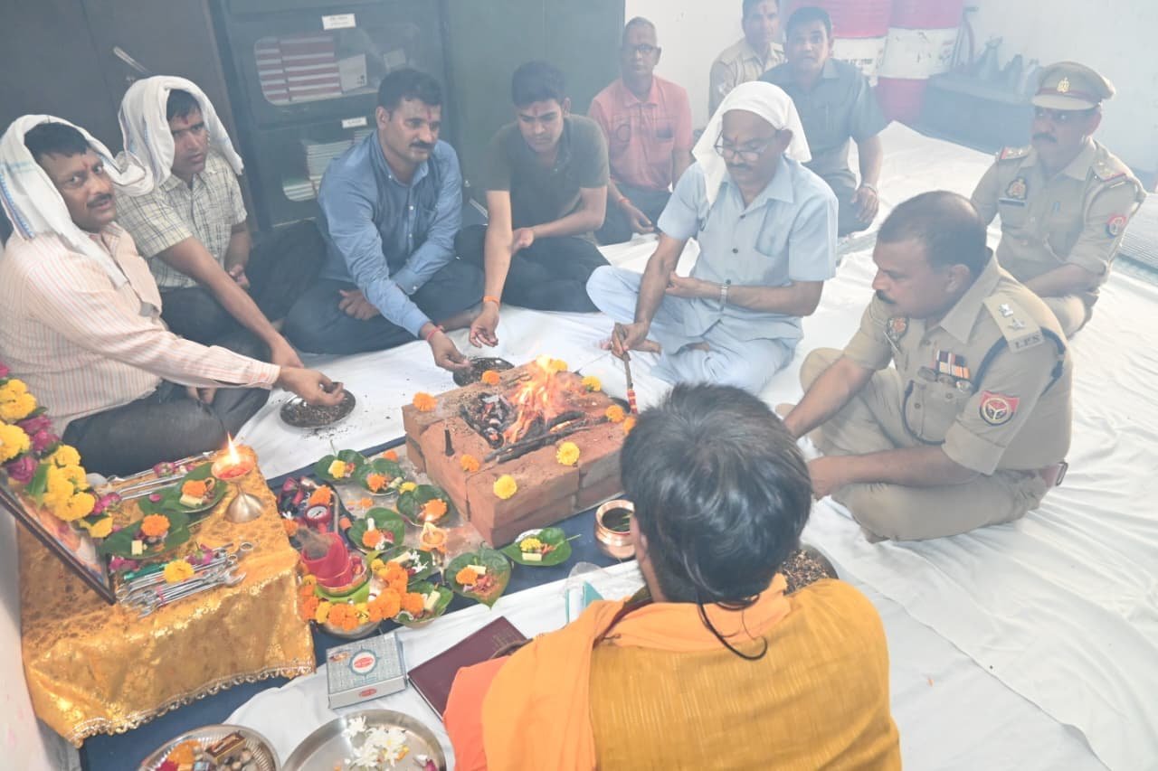 पुलिस अधीक्षक जालौन ने विश्वकर्मा जयंती पर की पूजा-अर्चना