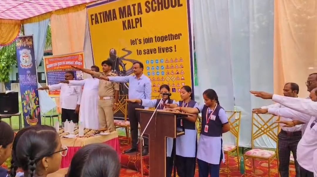 परिवहन विभाग ने लगाया स्वास्थ्य परीक्षण शिविर, छात्राओं ने निभाई एआरटीओ और यातायात प्रभारी की भूमिका