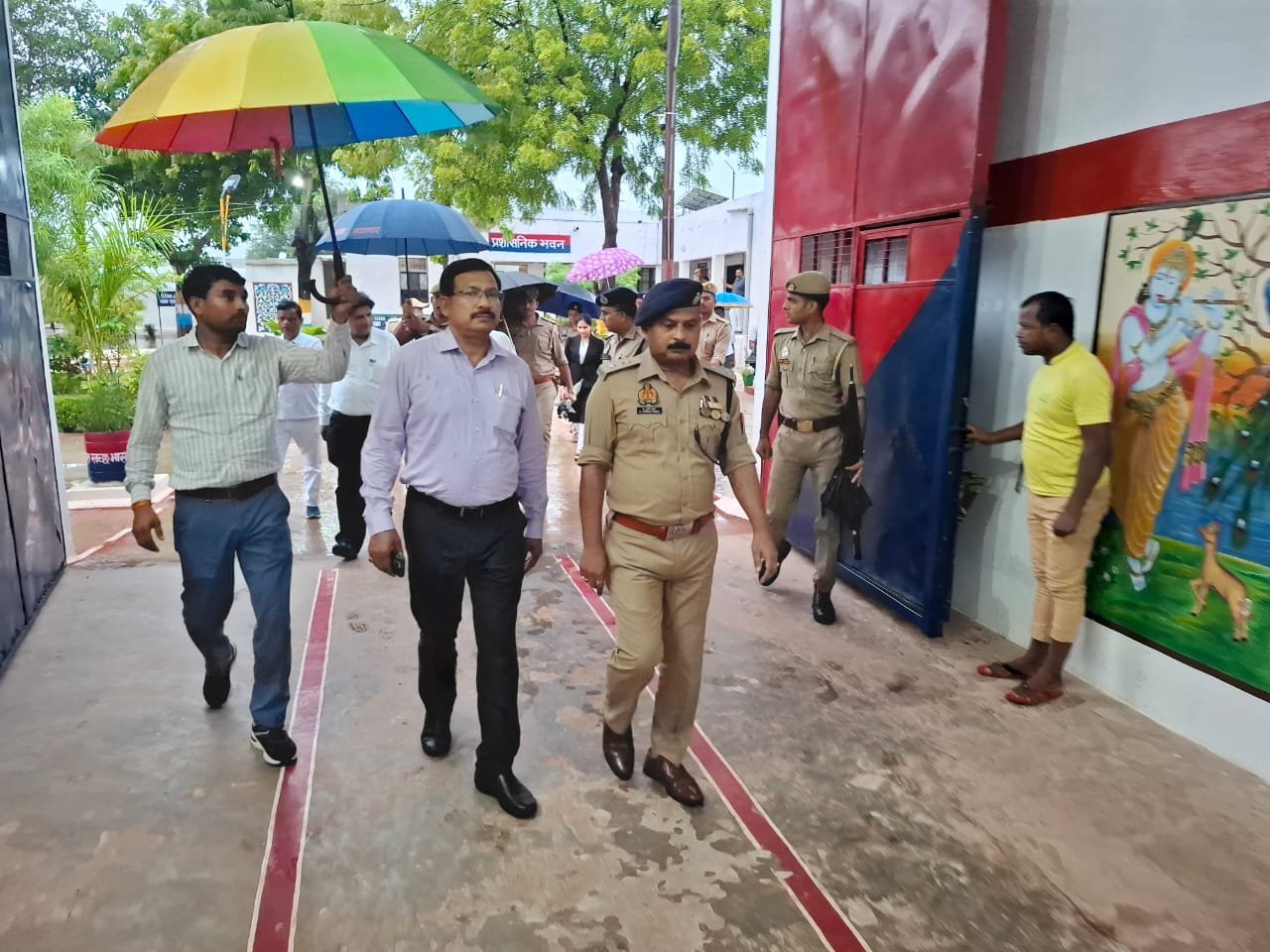 जिलाधिकारी, पुलिस अधीक्षक व एडीजे ने किया जिला कारागार का निरीक्षण