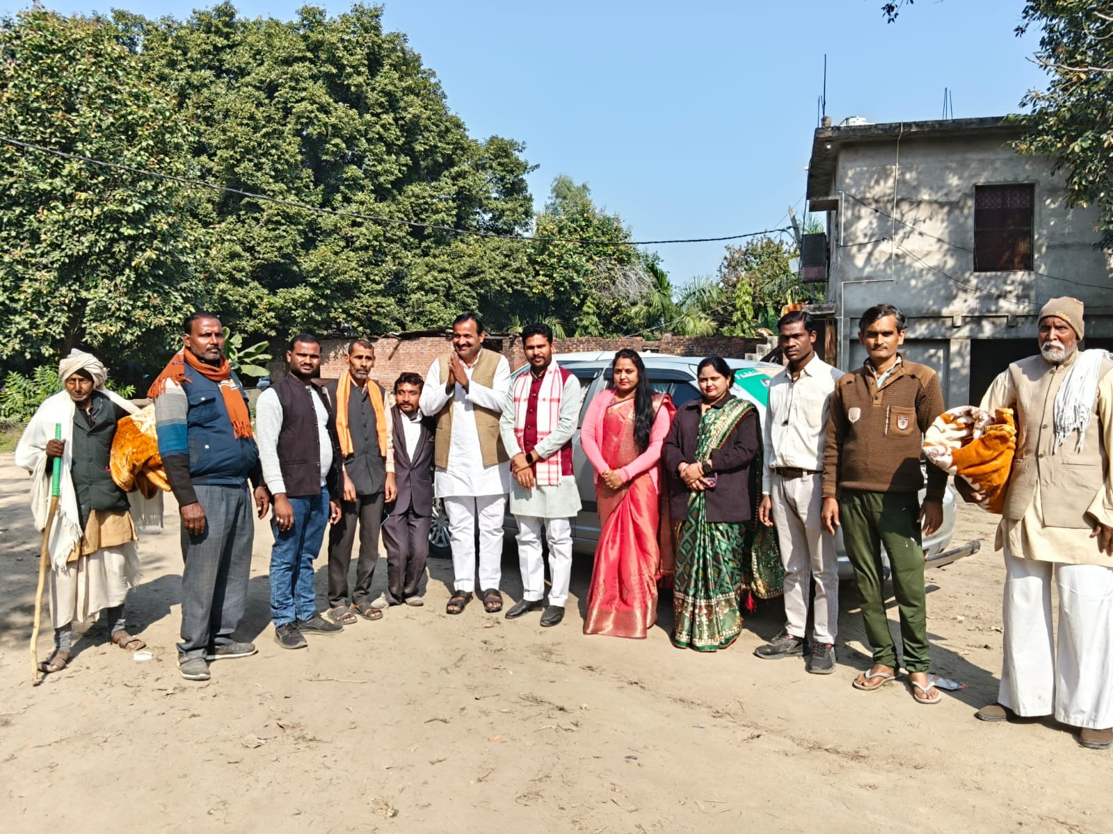 पूर्व ब्लाक प्रमुख की स्मृति में कंवल एवं भोजन पैकेट का हुआ वितरण