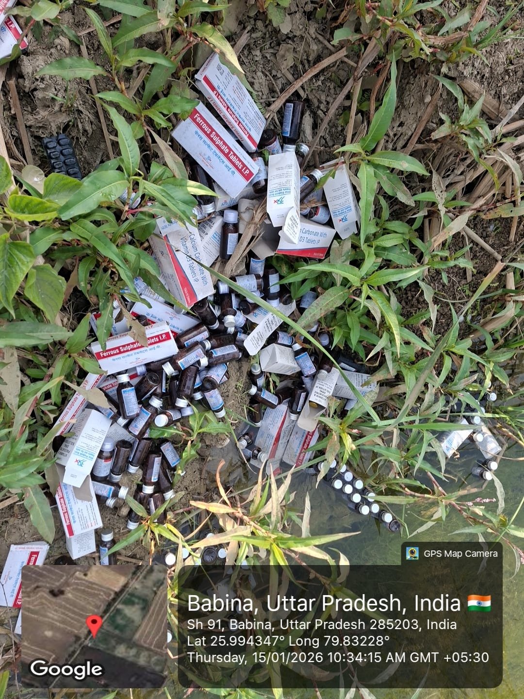 नहर में बहती मिली लाखों रुपये की सरकारी दवाएं, स्वास्थ्य विभाग की लापरवाही उजागर