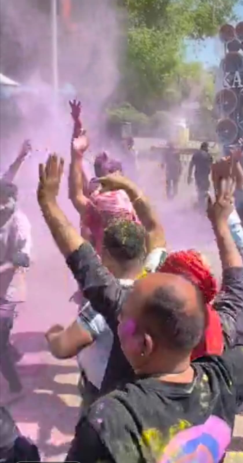 डी जे की धुनों पर जमकर थिरके हुरियारे