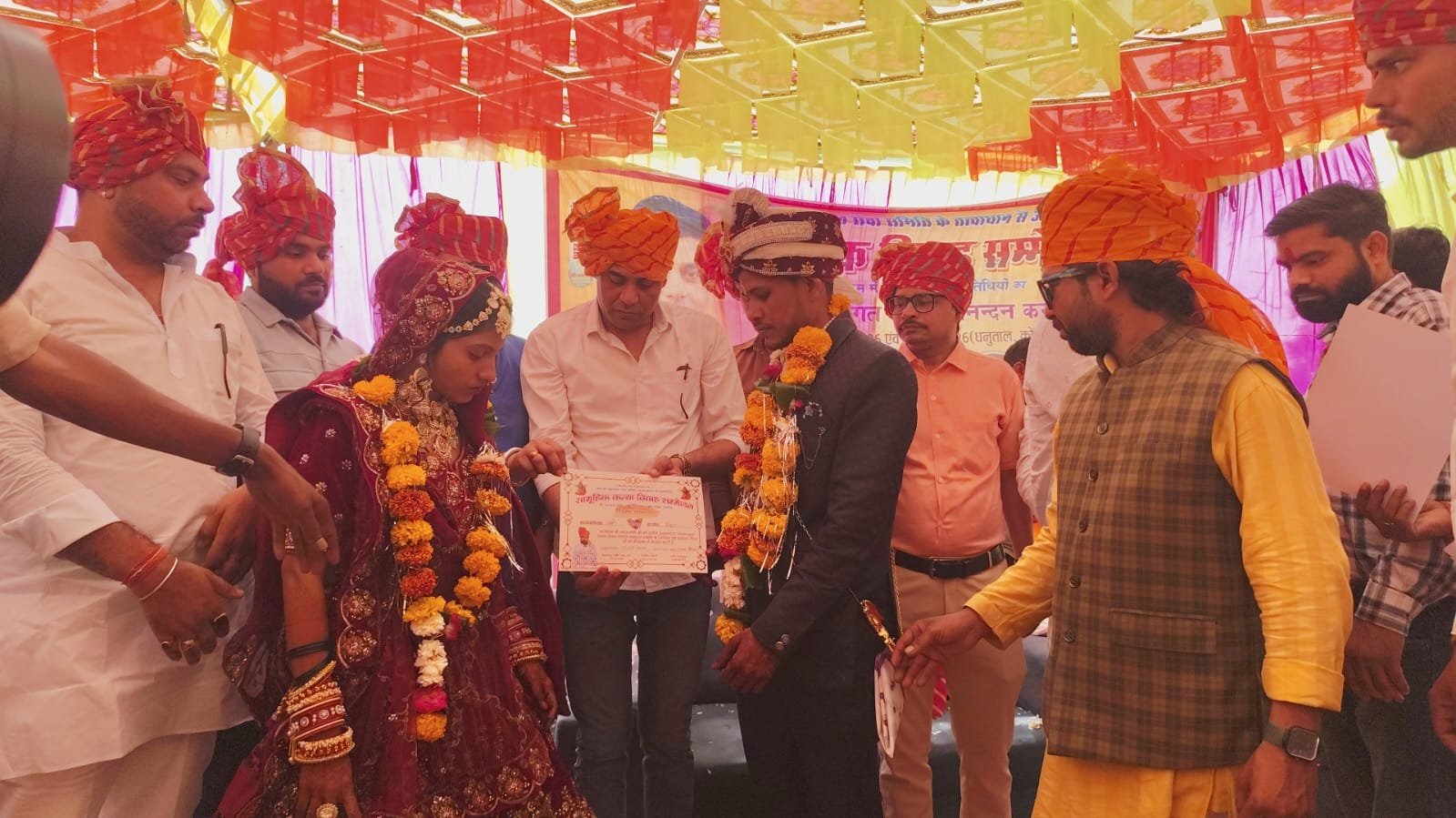 सामूहिक विवाह सम्मेलन में 8 जोड़ों ने दाम्पत्य जीबन किया स्वीकार