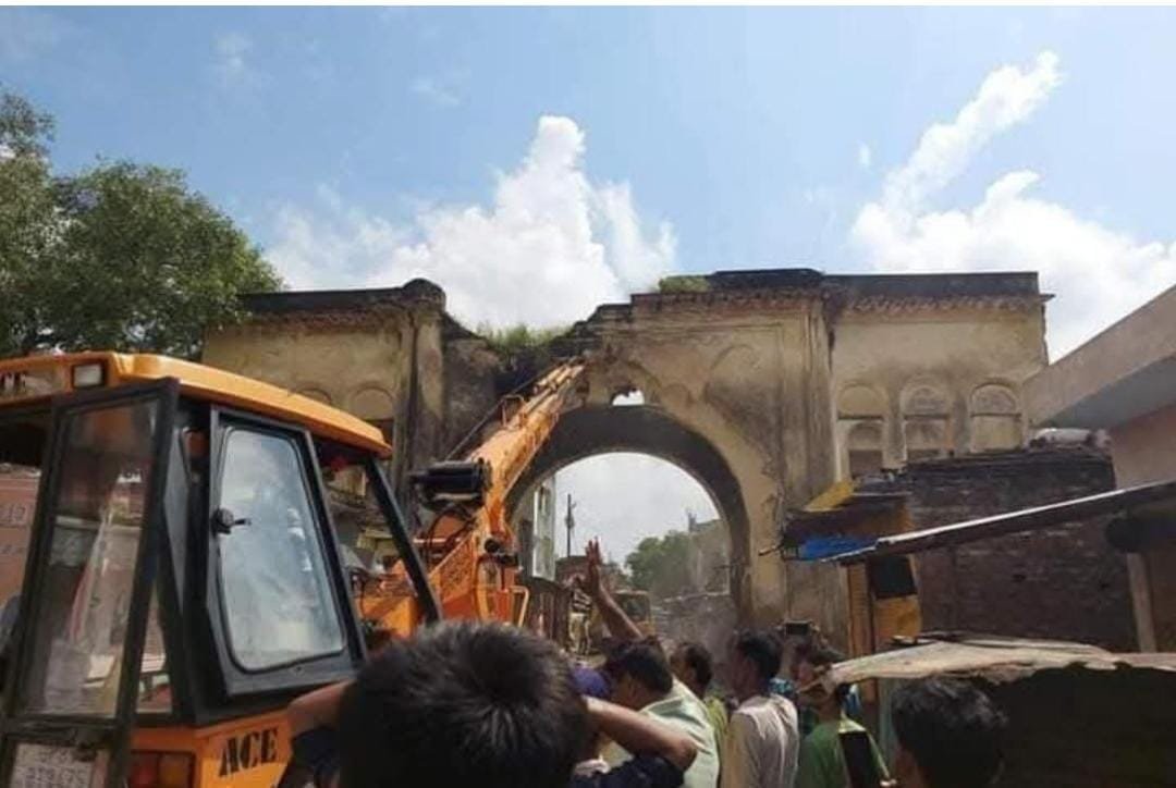 उजाड़ दी विरासत मिटा दी पहचान बना दी दुकान