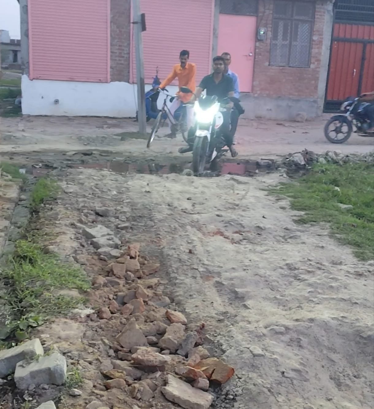 दो माह पहले डाली गई पाइपलाइन में अब तक शुरू नहीं हुई पानी की सप्लाई