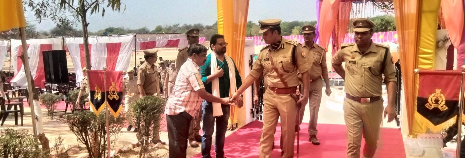 डीआईजी से कलमकारों ने दीक्षांत परेड समारोह में की मुलाकात