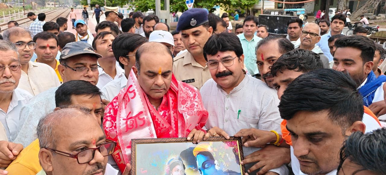 डीआरएम ने स्टेशन का किया निरीक्षण निर्माण कार्यों की धीमी रफ्तार पर जताई नाराजगी
