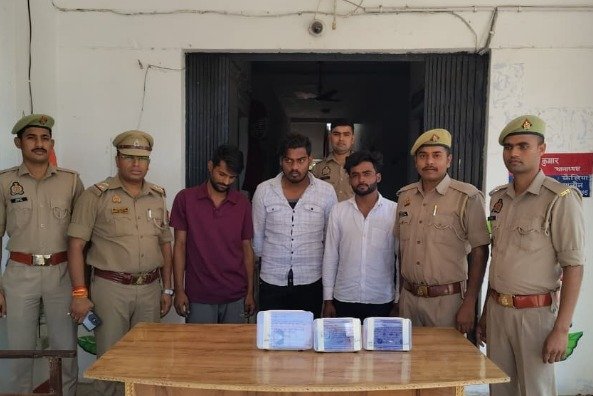 चैकिंग के दौरान पुलिस ने चोरी के सामान सहित पकड़े अभियुक्त