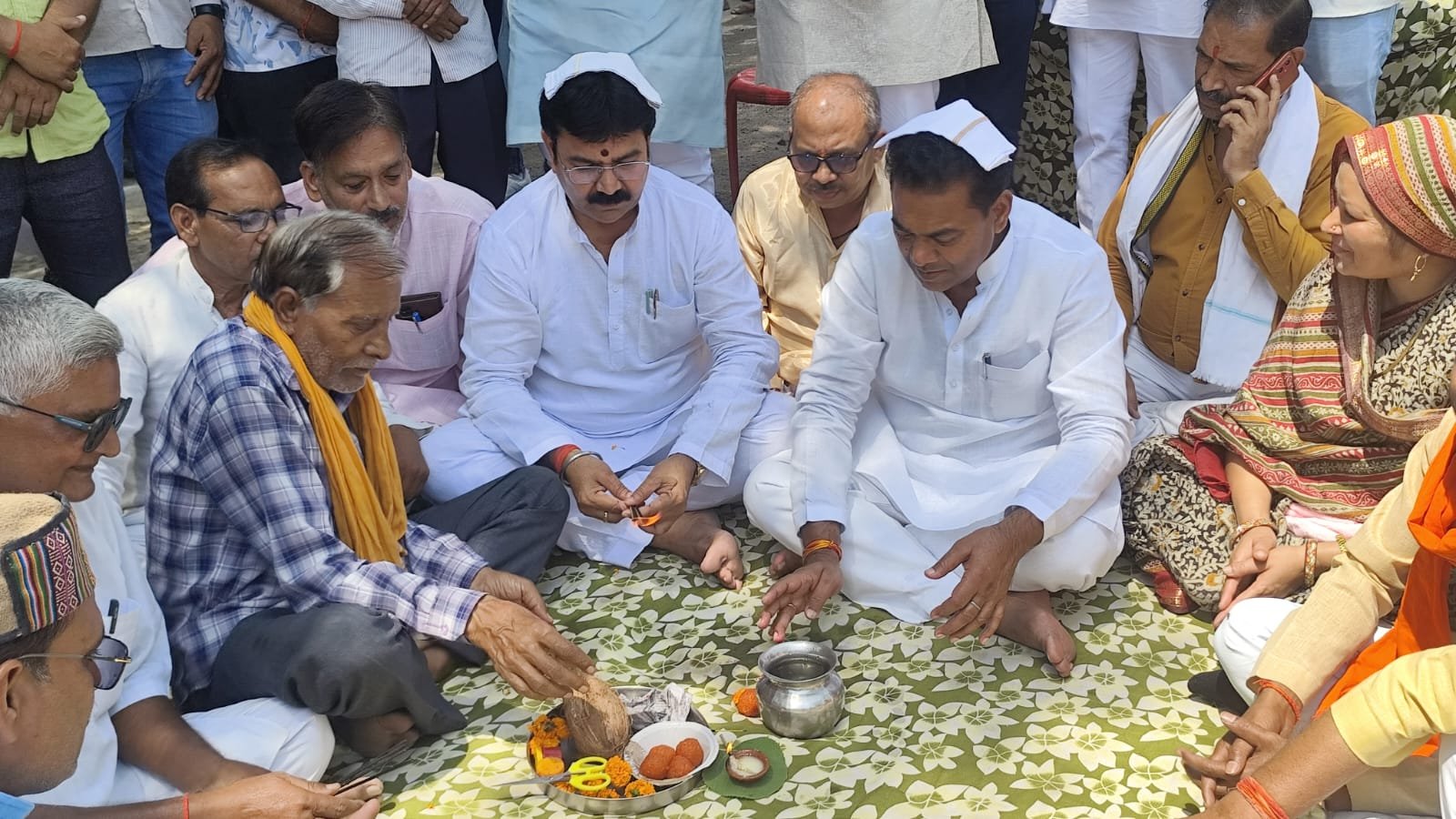 3.70 करोड़ की लागत से सड़क निर्माण कार्य का विधायक ने किया भूमि पूजन