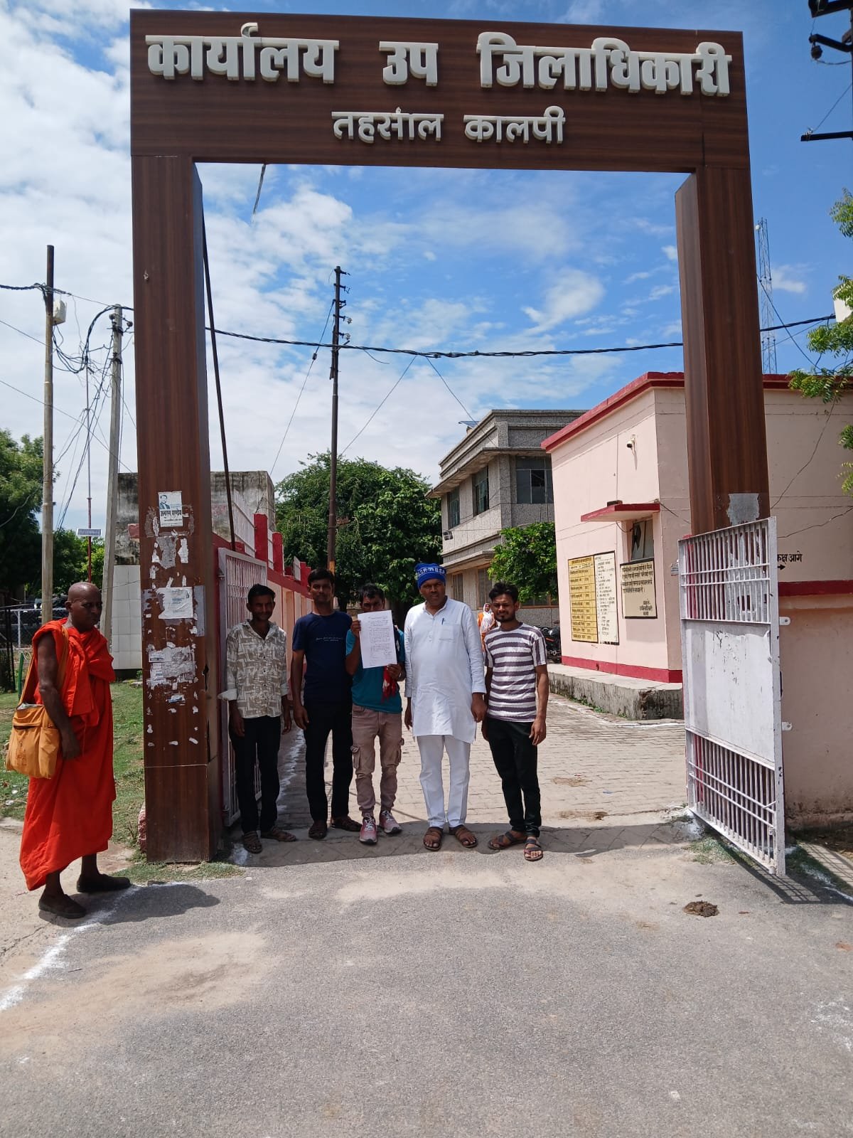 जिपं सदस्य ने समस्याओं को लेकर एसडीएम को सौपा ज्ञापन