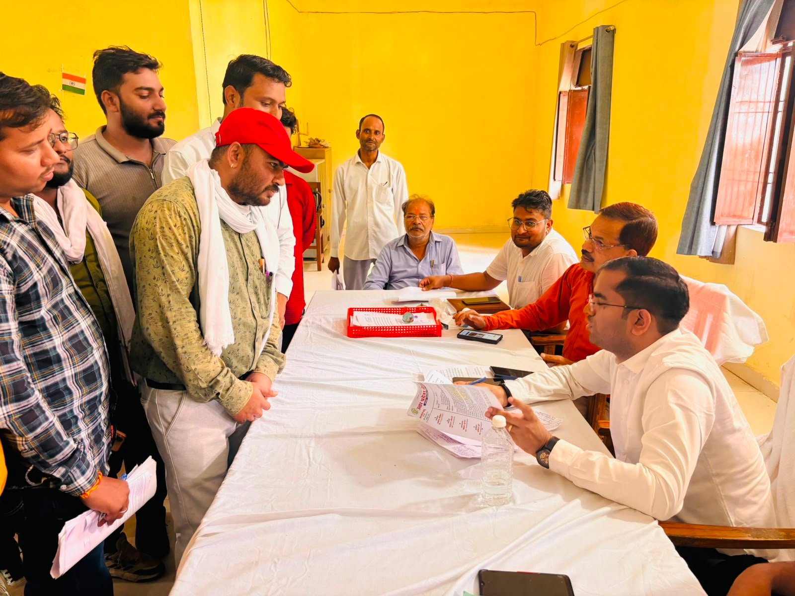 सम्पूर्ण समाधान दिवस में आयीं 31 शिकायतें मौके पर 6 का निस्तारण