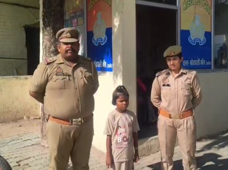 लापता बच्ची को एट बस स्टैंड से पुलिस ने सकुशल बरामद कर परिजनों को किया सुपुर्द