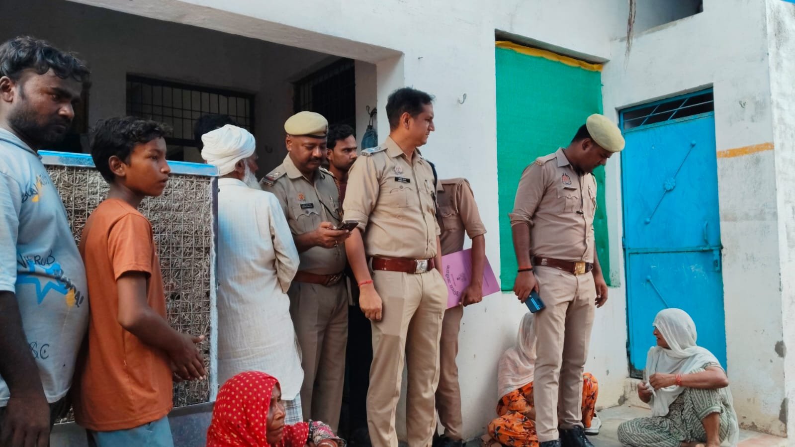 ताहरपुर में वृद्ध की संदिग्ध मौत के मामले में सीओ ने किया घटनास्थल का निरीक्षण