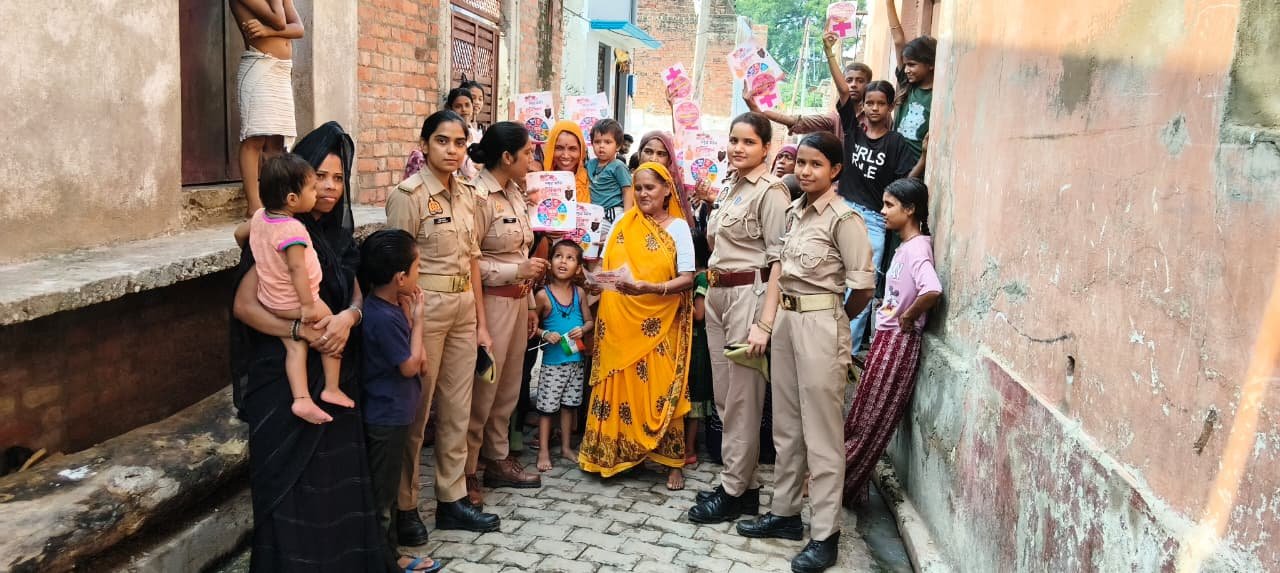 बहू-बेटी सम्मेलन में महिलाओं की समस्यायों को सुनकर किया जागरूक