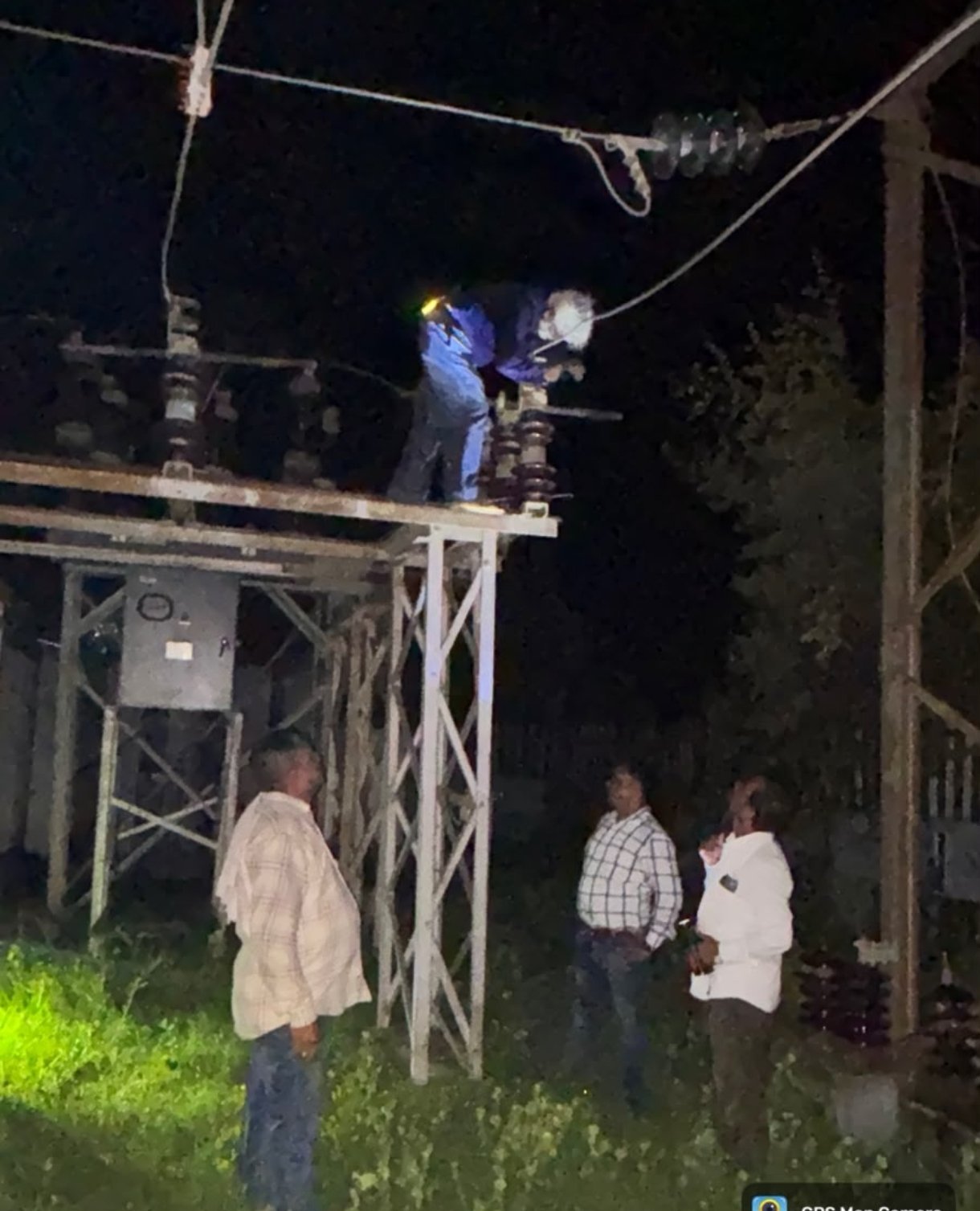 बिजली घर में बंदरों के उत्पात से रात में आधा नगर रहा पांच घंटे अंधेरे में