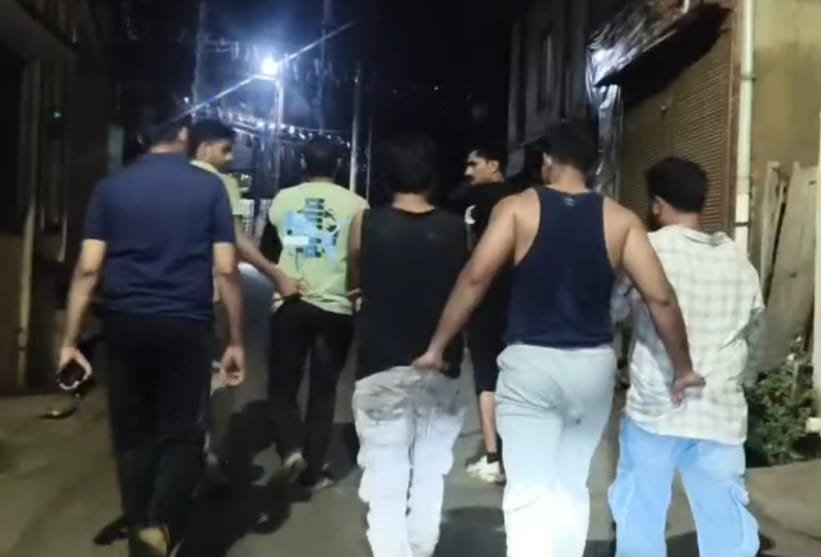 जुए के अड्डे पर पुलिस का छापा, तीन जुआरी गिरफ्तार
