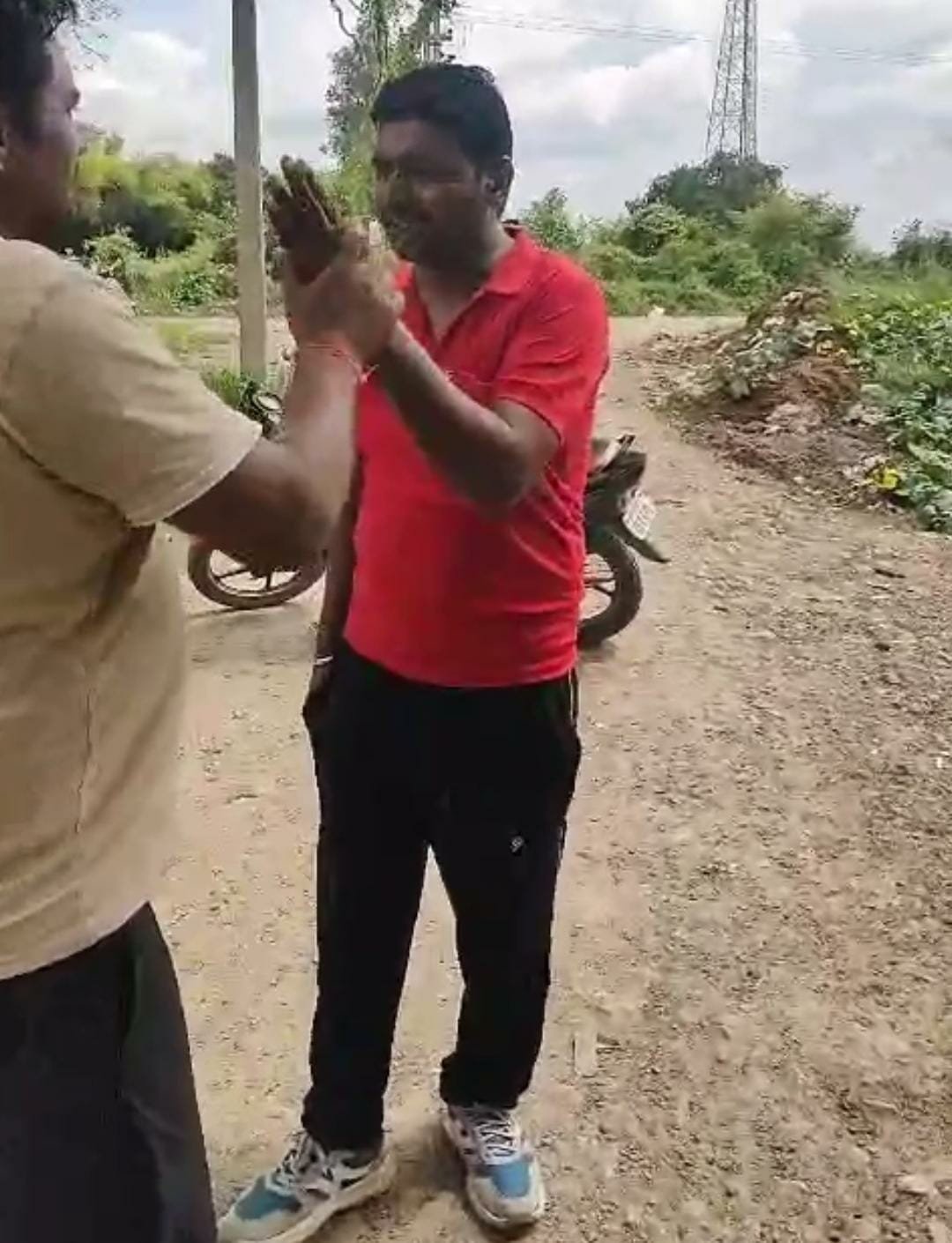 युवक के साथ मारपीट कर की अश्लील हरकत वीडियो वायरल