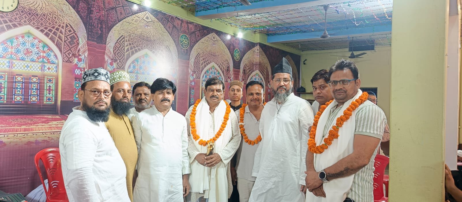 सामाजिक क्षेत्र में योगदान देने वाले नागरिकों को माला, शाल व स्मृति चिन्ह भेंट कर किया सम्मानित