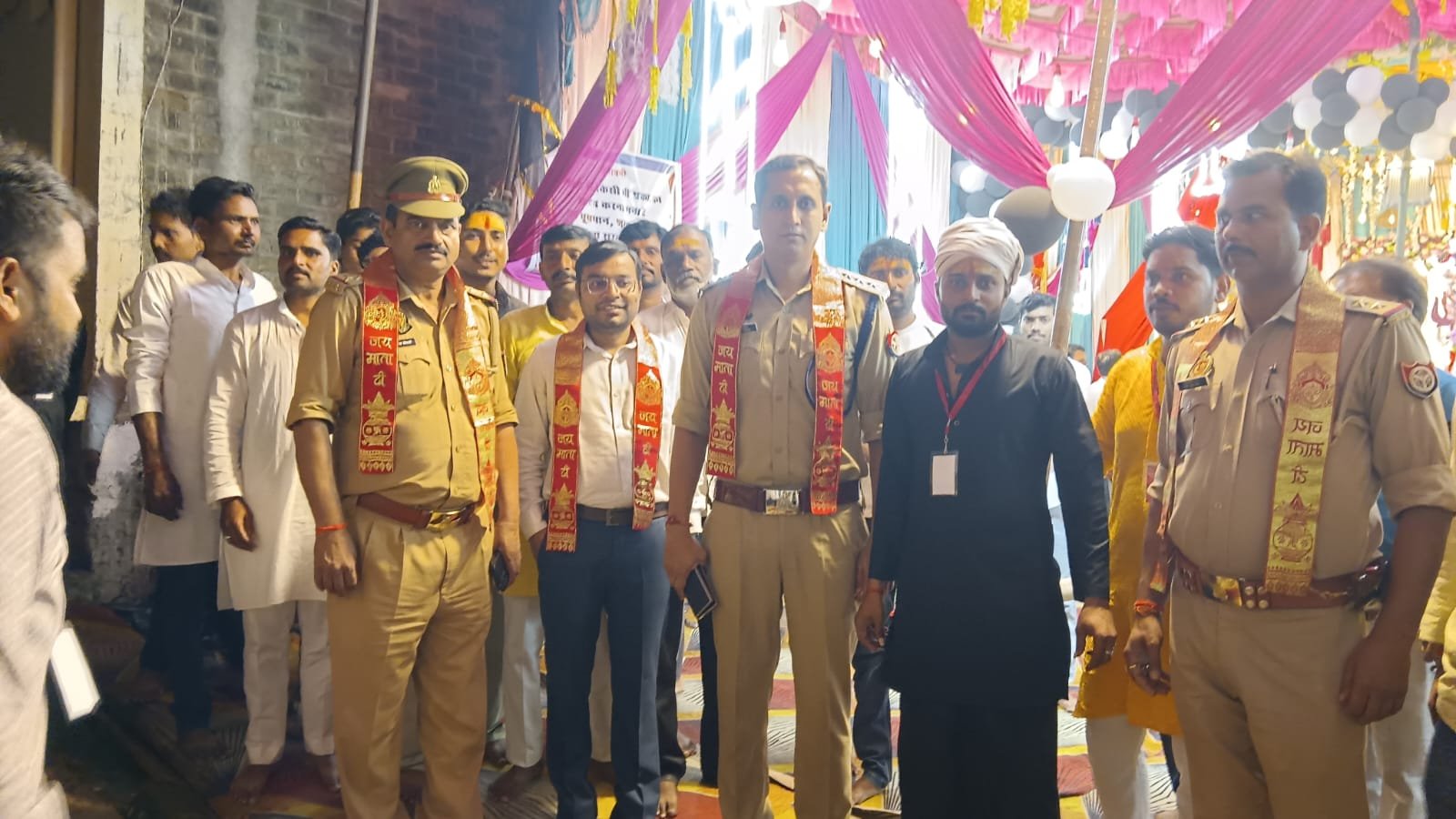 नवरात्रि और दशहरा पर्व को लेकर प्रशासन अलर्ट, एसडीएम व सीओ ने किया धर्मस्थलों का निरीक्षण